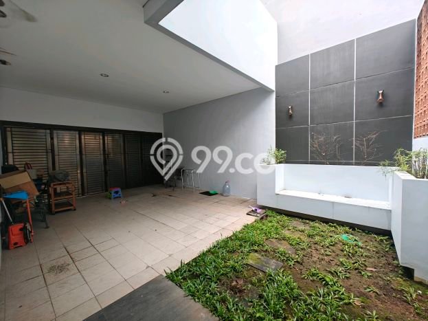 Rumah Mewah LB 300m2 Siap Pakai Desain Elegan di Meruya, Jakarta Barat Rumah Mewah LB 300m2 Siap Pakai Desain Elegan di Meruya, Jakarta Barat