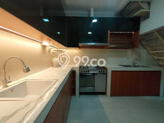 Hunian Mewah LB 250m2 Siap Huni Desain Elegan di Green Garden, Jakarta Barat Hunian Mewah LB 250m2 Siap Huni Desain Elegan di Green Garden, Jakarta Barat