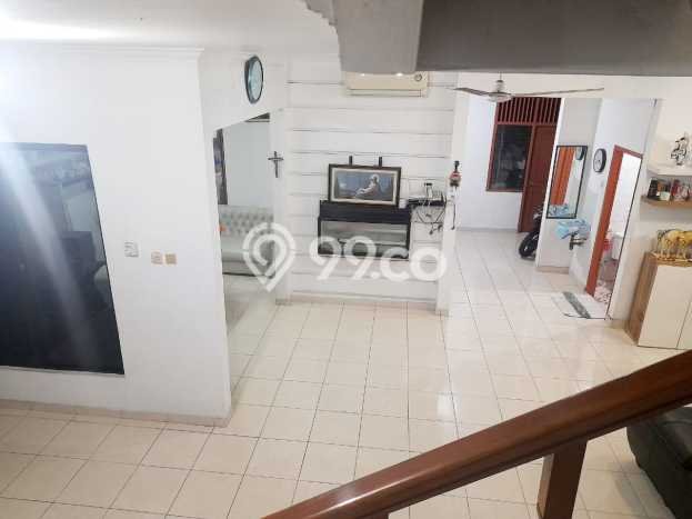Rumah Area Strategis di Meruya, Jakarta Barat, Luas 180m² Bangunan 300m² Rumah Area Strategis di Meruya, Jakarta Barat, Luas 180m² Bangunan 300m²