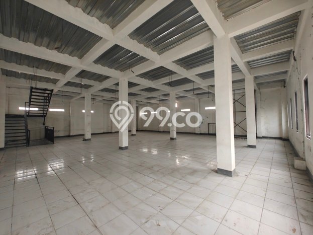 KAWASAN PREMIUM! Gudang di Karang Tengah, Luas 658m2m², Akses Utama KAWASAN PREMIUM! Gudang di Karang Tengah, Luas 658m2m², Akses Utama