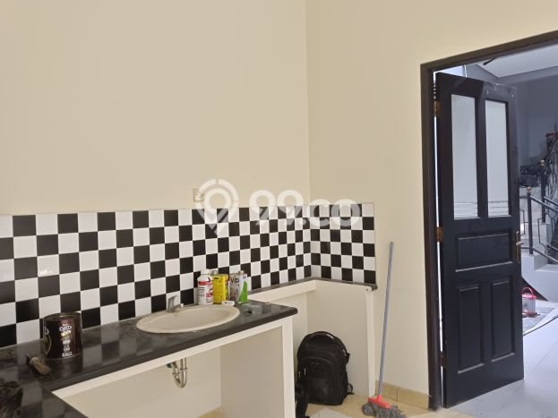 Jual Rumah Mewah Megah Dengan View Cantik di Meruya, Jakarta Barat Jual Rumah Mewah Megah Dengan View Cantik di Meruya, Jakarta Barat