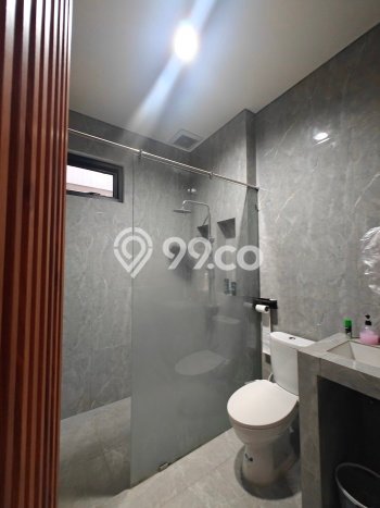 Rumah Mewah LB 300m2 Siap Pakai Desain Elegan di Meruya, Jakarta Barat Rumah Mewah LB 300m2 Siap Pakai Desain Elegan di Meruya, Jakarta Barat