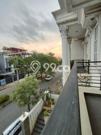 Ready to Use! Luxury House LT 204m2 Desain Modern di Daan Mogot Ready to Use! Luxury House LT 204m2 Desain Modern di Daan Mogot