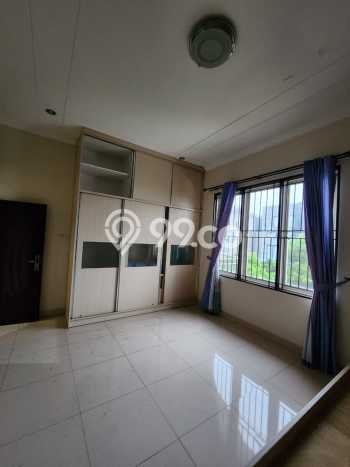 Disewakan! Rumah 5 Kamar Tidur &
4 Kamar Mandi di Pantai Indah Kapuk, Jakarta Utara Disewakan! Rumah 5 Kamar Tidur &
4 Kamar Mandi di Pantai Indah Kapuk, Jakarta Utara