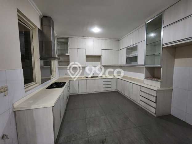 Disewakan! Rumah 5 Kamar Tidur &
4 Kamar Mandi di Pantai Indah Kapuk, Jakarta Utara Disewakan! Rumah 5 Kamar Tidur &
4 Kamar Mandi di Pantai Indah Kapuk, Jakarta Utara