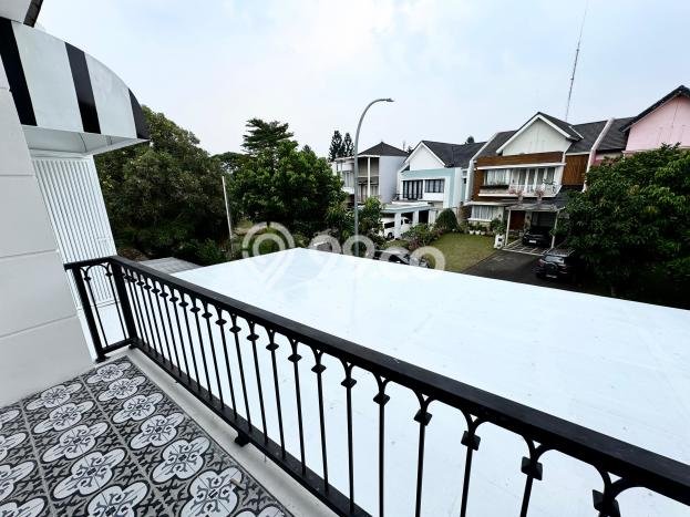 Jual Rumah Mewah Megah Dengan View Eksklusif di BSD Delatinos, Tangerang Jual Rumah Mewah Megah Dengan View Eksklusif di BSD Delatinos, Tangerang