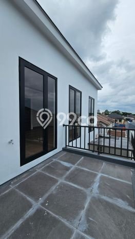Rumah Mewah LB 300m2 Siap Huni Desain Elegan di BSD The Icon, Tangerang Rumah Mewah LB 300m2 Siap Huni Desain Elegan di BSD The Icon, Tangerang