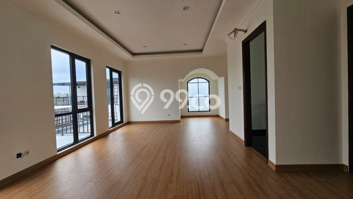 Rumah Mewah LB 300m2 Siap Huni Desain Elegan di BSD The Icon, Tangerang Rumah Mewah LB 300m2 Siap Huni Desain Elegan di BSD The Icon, Tangerang
