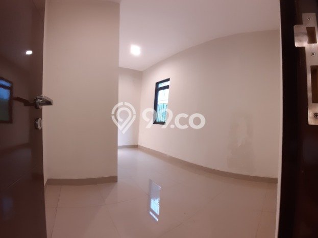 Jarang Ada! Rumah Sewa 5 Kamar Bagus Siap Huni BSD Jarang Ada! Rumah Sewa 5 Kamar Bagus Siap Huni BSD