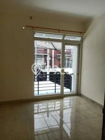 Sewa Rumah Murah di Taman Surya Jakarta Barat Punya 2 Kamar Tidur Sewa Rumah Murah di Taman Surya Jakarta Barat Punya 2 Kamar Tidur