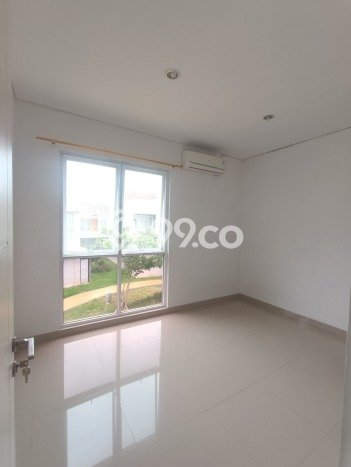 Disewakan! Rumah 2 Kamar Tidur &
2 Kamar Mandi di Taman Surya, Jakarta Barat Disewakan! Rumah 2 Kamar Tidur &
2 Kamar Mandi di Taman Surya, Jakarta Barat