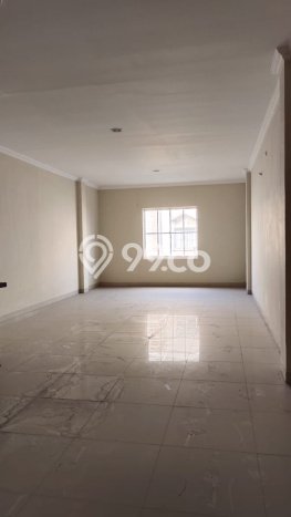 Ruko Lokasi Strategis Kawasan Green Lake City, Luas 286m², Disewakan Ruko Lokasi Strategis Kawasan Green Lake City, Luas 286m², Disewakan
