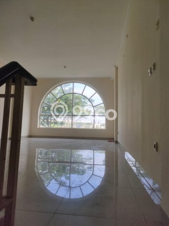 LOKASI PREMIUM! Ruko di Green Lake City, Luas 286m², Area Ramai LOKASI PREMIUM! Ruko di Green Lake City, Luas 286m², Area Ramai