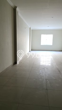 LOKASI STRATEGIS! Ruko Disewakan Kawasan Green Lake City, Luas 286m², Area Komersial LOKASI STRATEGIS! Ruko Disewakan Kawasan Green Lake City, Luas 286m², Area Komersial