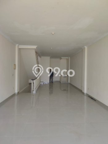 Ruko Siap Pakai di Green Lake City, Luas 286m², Lokasi Bisnis, Akses Bagus Ruko Siap Pakai di Green Lake City, Luas 286m², Lokasi Bisnis, Akses Bagus