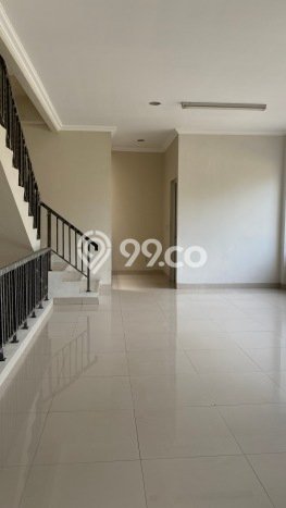 LOKASI PREMIUM! Ruko di Green Lake City, Luas 286m², Lokasi Komersial LOKASI PREMIUM! Ruko di Green Lake City, Luas 286m², Lokasi Komersial