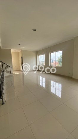 LOKASI BISNIS! Ruko For Rent Kawasan Green Lake City, Luas 286m², Jalan Utama, Ready Usaha LOKASI BISNIS! Ruko For Rent Kawasan Green Lake City, Luas 286m², Jalan Utama, Ready Usaha