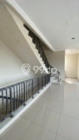 AREA PREMIUM! Ruko Disewakan di Green Lake City, Luas 286m², Area Utama AREA PREMIUM! Ruko Disewakan di Green Lake City, Luas 286m², Area Utama