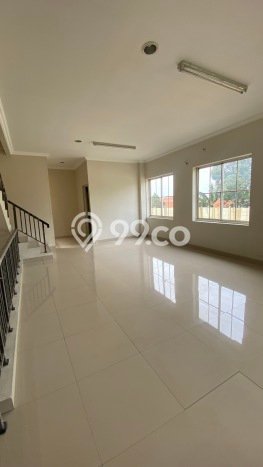 Ruko Lokasi Premium di Green Lake City, Luas 286m², Disewakan Ruko Lokasi Premium di Green Lake City, Luas 286m², Disewakan