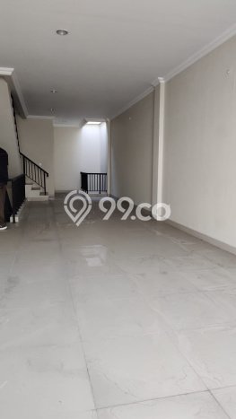Disewakan Ruko Premium Kawasan Green Lake City, Luas 286m², Area Bisnis, Jalan Mudah Disewakan Ruko Premium Kawasan Green Lake City, Luas 286m², Area Bisnis, Jalan Mudah