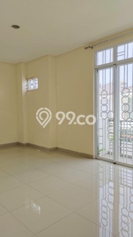 Ruko Lokasi Premium di Green Lake City, Luas 286m², Disewakan Ruko Lokasi Premium di Green Lake City, Luas 286m², Disewakan