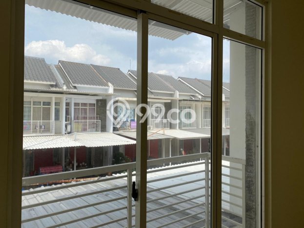 Rumah di Green Lake City, Dekat Stasiun, 2 KT, LT 60m² Bangunan 84m² Rumah di Green Lake City, Dekat Stasiun, 2 KT, LT 60m² Bangunan 84m²