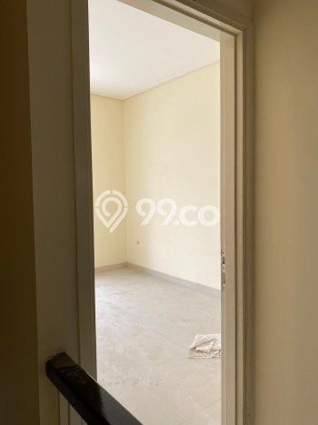 Rumah di Green Lake City, Dekat Stasiun, 2 KT, LT 60m² Bangunan 84m² Rumah di Green Lake City, Dekat Stasiun, 2 KT, LT 60m² Bangunan 84m²