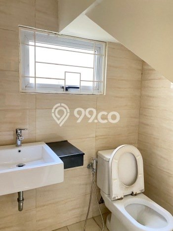SPECIAL PRICE! Rumah area Green Lake City, 3 KT, Akses Mudah Pusat Kota, Luas 144m² LB 147m² SPECIAL PRICE! Rumah area Green Lake City, 3 KT, Akses Mudah Pusat Kota, Luas 144m² LB 147m²