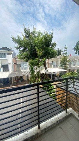 SPECIAL RATE! Rumah di Green Lake City, 3 KT, Lingkungan Sejuk, Luas 144m² LB 147m² SPECIAL RATE! Rumah di Green Lake City, 3 KT, Lingkungan Sejuk, Luas 144m² LB 147m²