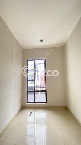 Rumah di Green Lake City, Akses ke Fasilitas, LT 105m² Rumah di Green Lake City, Akses ke Fasilitas, LT 105m²