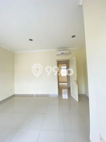 LOKASI PREMIUM! Rumah di Green Lake City, 3 KM, Area Tenang, Luas 120m² LB 157m² LOKASI PREMIUM! Rumah di Green Lake City, 3 KM, Area Tenang, Luas 120m² LB 157m²