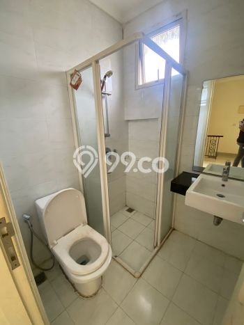 HARGA SPESIAL! Rumah kawasan Green Lake City, Dekat Fasilitas, 3 KM, LT 120m² Bangunan 157m² HARGA SPESIAL! Rumah kawasan Green Lake City, Dekat Fasilitas, 3 KM, LT 120m² Bangunan 157m²