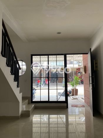 Disewakan Rumah Murah di Green Lake City Jakarta Barat dengan 2 KT Disewakan Rumah Murah di Green Lake City Jakarta Barat dengan 2 KT