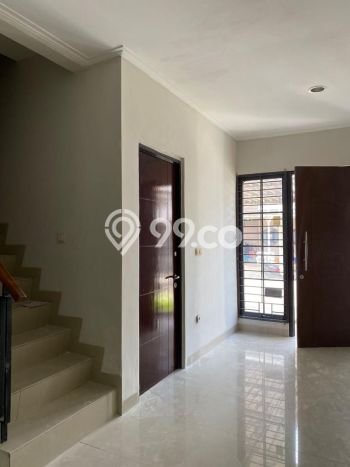 Rumah Sewa Jakarta Barat LT 90m2 LB 127m2 Area Green Lake City Rumah Sewa Jakarta Barat LT 90m2 LB 127m2 Area Green Lake City