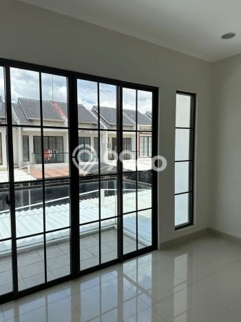 Disewakan! Rumah 2 Kamar Tidur &
2 Kamar Mandi di Green Lake City, Jakarta Barat Disewakan! Rumah 2 Kamar Tidur &
2 Kamar Mandi di Green Lake City, Jakarta Barat