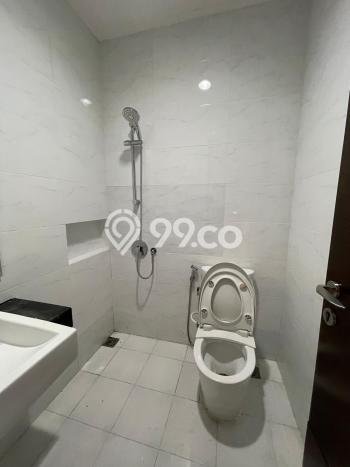 Disewakan! Rumah 2 Kamar Tidur &
2 Kamar Mandi di Green Lake City, Jakarta Barat Disewakan! Rumah 2 Kamar Tidur &
2 Kamar Mandi di Green Lake City, Jakarta Barat