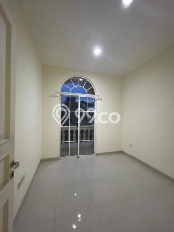 Disewakan! Rumah 3 Kamar Tidur &
3 Kamar Mandi di Green Lake City, Jakarta Barat Disewakan! Rumah 3 Kamar Tidur &
3 Kamar Mandi di Green Lake City, Jakarta Barat