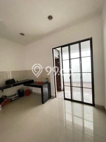 Disewakan! Rumah 2 Kamar Tidur &
2 Kamar Mandi di Green Lake City, Jakarta Barat Disewakan! Rumah 2 Kamar Tidur &
2 Kamar Mandi di Green Lake City, Jakarta Barat