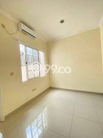 Rumah Sewa Jakarta Barat LT 150m2 LB 153m2 Area Green Lake City Rumah Sewa Jakarta Barat LT 150m2 LB 153m2 Area Green Lake City