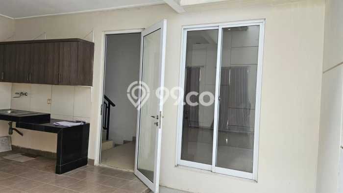 Rumah Sewa Jakarta Barat LT 120m2 LB 240m2 Kawasan Green Lake City Rumah Sewa Jakarta Barat LT 120m2 LB 240m2 Kawasan Green Lake City