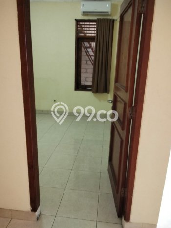Disewakan! Rumah 4 Kamar Tidur &
2 Kamar Mandi di Tanjung Duren Selatan, Jakarta Barat Disewakan! Rumah 4 Kamar Tidur &
2 Kamar Mandi di Tanjung Duren Selatan, Jakarta Barat