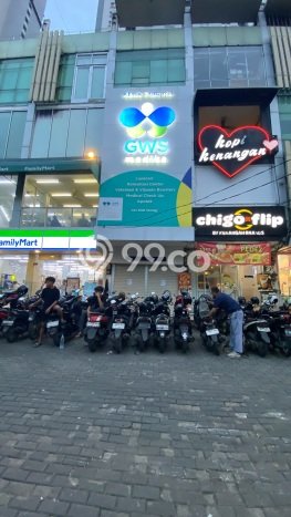 Ruko Disewa di Jakarta Barat dengan LB 240m2 Area Komersial Ramai Ruko Disewa di Jakarta Barat dengan LB 240m2 Area Komersial Ramai
