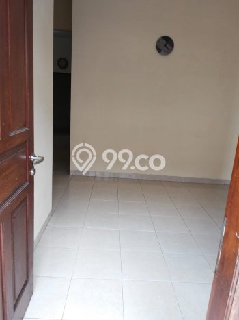 Disewakan! Rumah 4 Kamar Tidur &
2 Kamar Mandi di Tanjung Duren Selatan, Jakarta Barat Disewakan! Rumah 4 Kamar Tidur &
2 Kamar Mandi di Tanjung Duren Selatan, Jakarta Barat