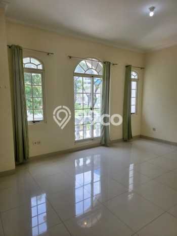 KESEMPATAN TERBAIK! Rumah area , 4 KT, Ready, LT 136m2m² Bangunan 200m2m² KESEMPATAN TERBAIK! Rumah area , 4 KT, Ready, LT 136m2m² Bangunan 200m2m²