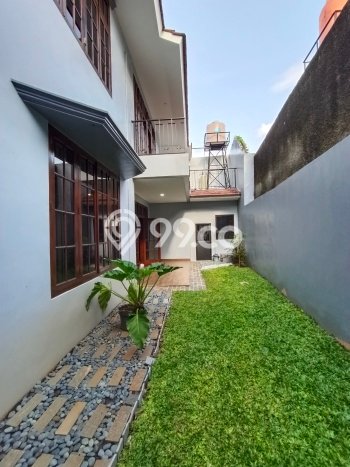 Disewakan! Rumah 4 Kamar Tidur &
2 Kamar Mandi di Cipete, Jakarta Selatan Disewakan! Rumah 4 Kamar Tidur &
2 Kamar Mandi di Cipete, Jakarta Selatan