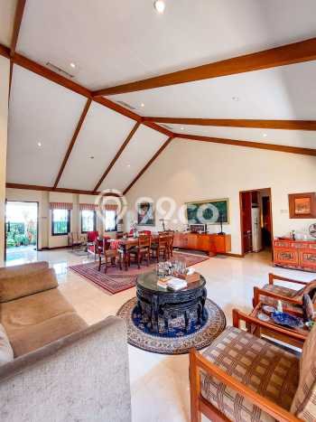 Rumah Elit Modern Tanpa Renovasi di Cipete Jakarta Selatan Rumah Elit Modern Tanpa Renovasi di Cipete Jakarta Selatan