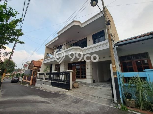 Rumah Kawasan Banyumanik, LT 168m2m², Bangunan 361m2m² Rumah Kawasan Banyumanik, LT 168m2m², Bangunan 361m2m²