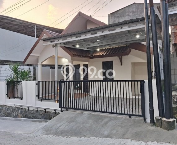 Dijual Cepat Rumah Bagus Siap Huni LB 150m2 di Semarang Barat, Semarang Dijual Cepat Rumah Bagus Siap Huni LB 150m2 di Semarang Barat, Semarang
