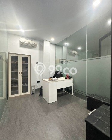 Area Ramai! Ruko Dijual di Kebayoran Baru untuk Bisnis Luas Bangunan 900m2 Area Ramai! Ruko Dijual di Kebayoran Baru untuk Bisnis Luas Bangunan 900m2