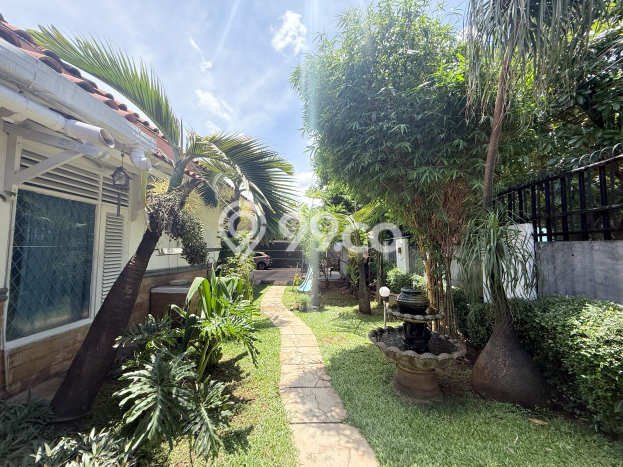 Hunian Mewah Dijual LT 570m2 di Kebayoran Lama, Jakarta Selatan Hunian Mewah Dijual LT 570m2 di Kebayoran Lama, Jakarta Selatan